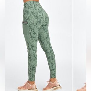 NWT Fabletics On-The-Go PowerHold High-Waisted Legging- M in snake green